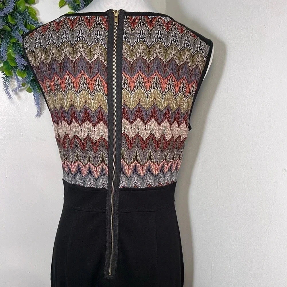 Maggy London, 10, black sleeveless‎ metallic embroidered geometric torso print